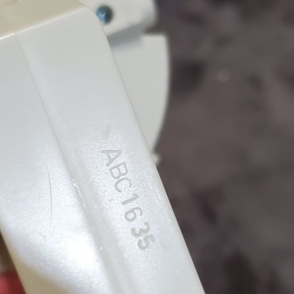 Millennium Falcon Star Wars Handheld Light and Sound Gun - Picture 10 of 10